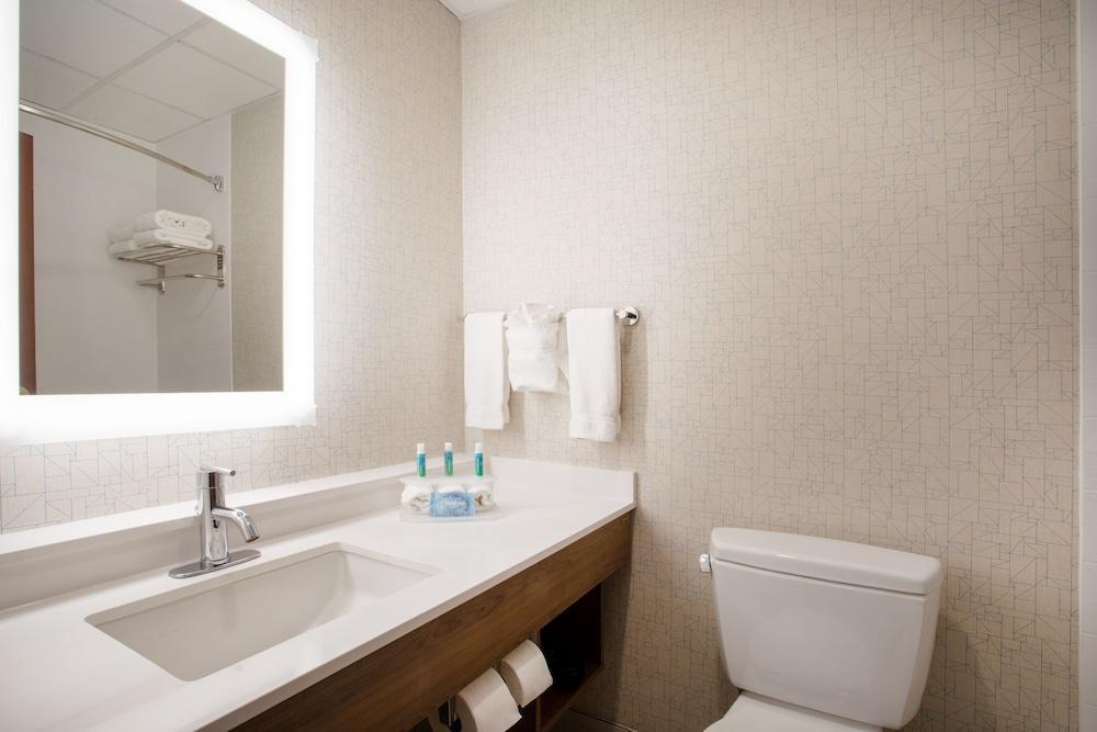 Holiday Inn Express Harrisburg East By Ihg Екстериор снимка