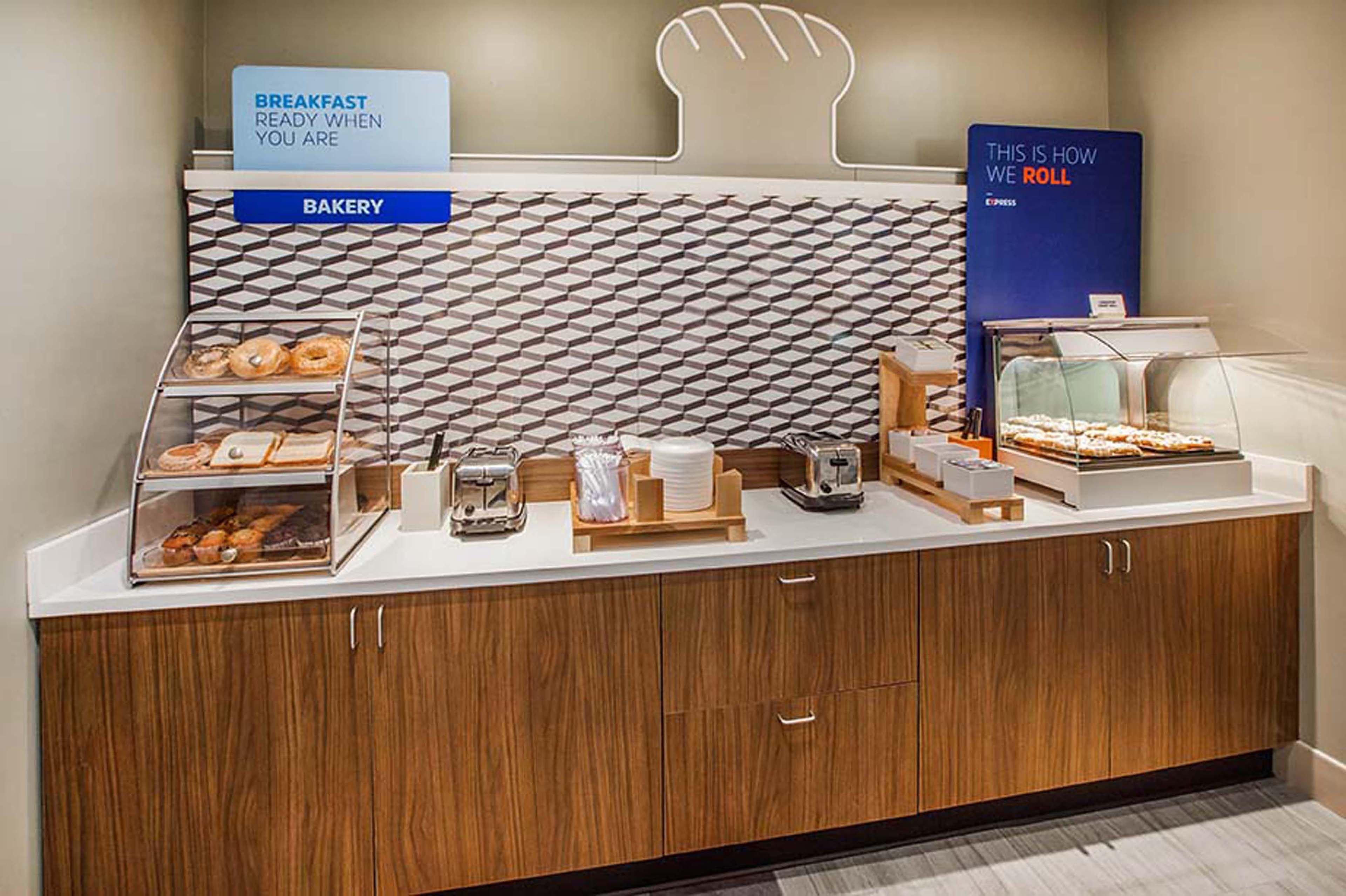 Holiday Inn Express Harrisburg East By Ihg Екстериор снимка